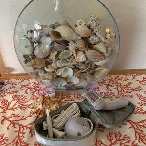 Woman’s chargeable Remington razor.